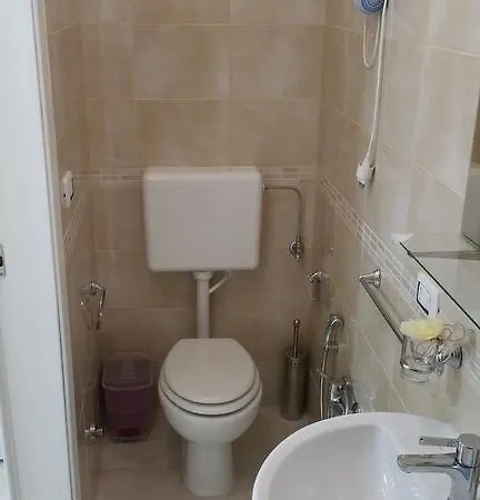 Oda ve Kahvaltı Aglaia 3*