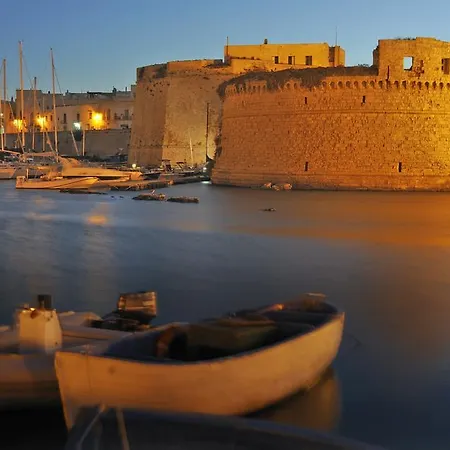 Aglaia فندق مبيت وإفطار 3*